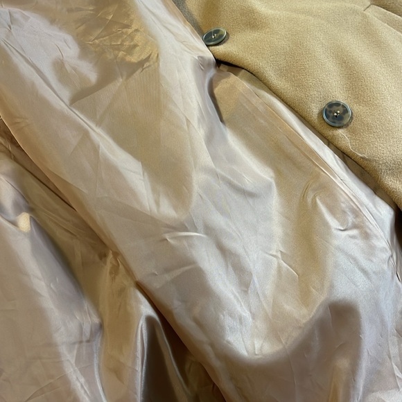 Beautiful Vigoss camel color baggy trench - Picture 5 of 7